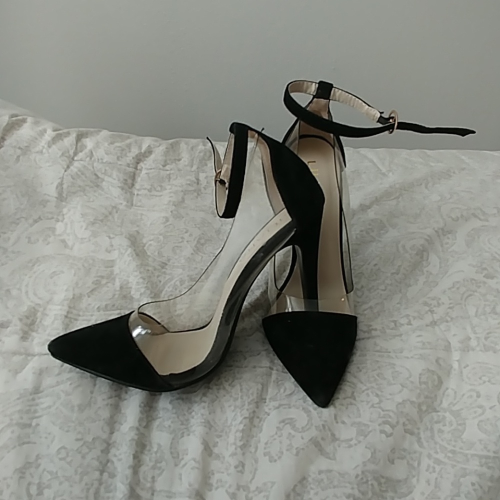 Black sexy pumps